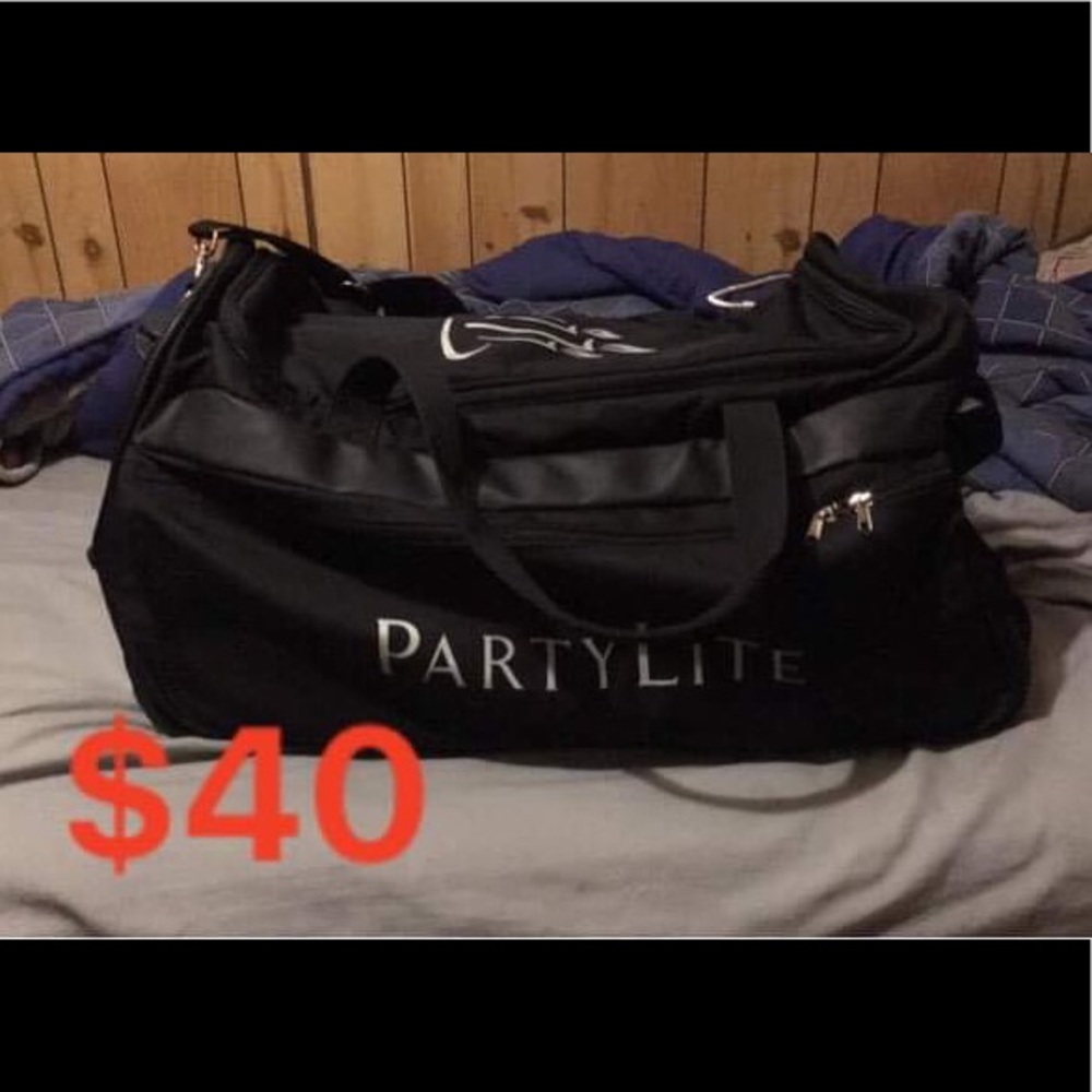 PartyLite Duffle Bag with Wheels